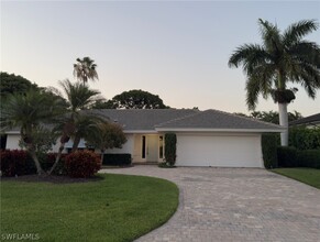 635 Fountainhead Ln in Naples, FL - Building Photo - Building Photo