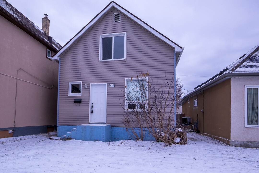 622 Talbot Ave in Winnipeg, MB - Building Photo
