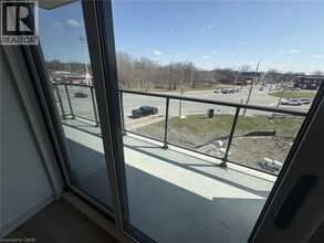 33 Erie Ave in Brantford, ON - Building Photo - Building Photo