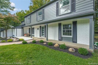 2601 Lamplighter Ln in Bloomfield Hills, MI - Building Photo - Building Photo