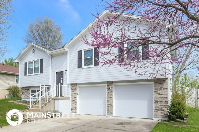 113 Cross Creek Ln in Grain Valley, MO - Building Photo - Building Photo