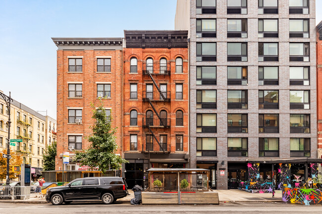 2082 Frederick Douglass Blvd in New York, NY - Foto de edificio - Primary Photo