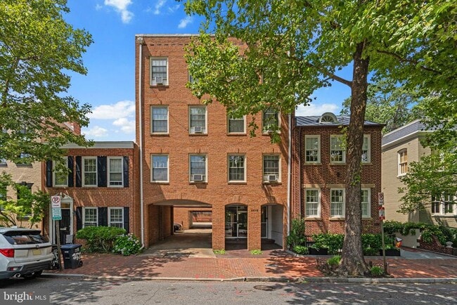 2515 P St NW