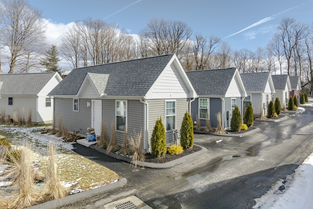 North Broad Park in Meriden, CT - Building Photo