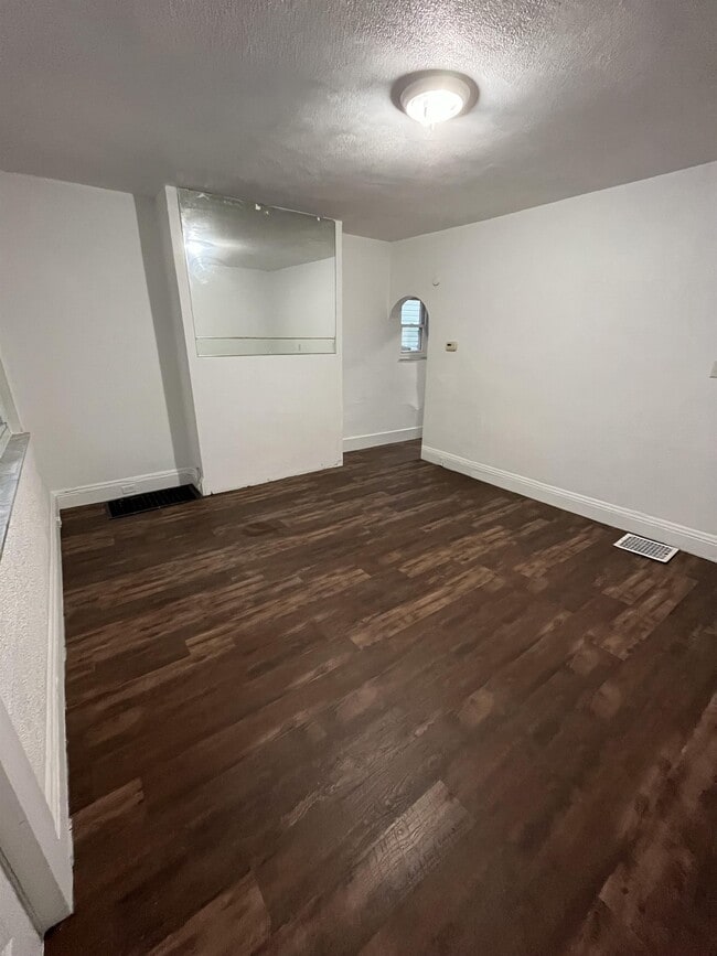 1513 Ridge Ave in Braddock, PA - Foto de edificio - Building Photo