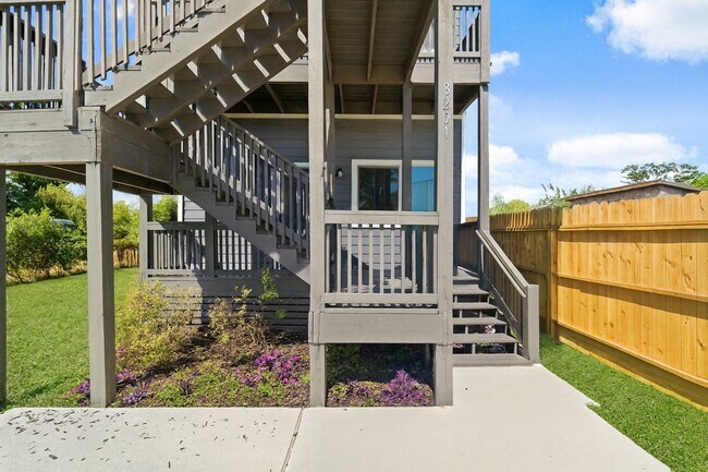 8201 Tower St in Houston, TX - Building Photo - Building Photo