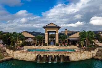 Falls at Copper Lake in Houston, TX - Building Photo - Building Photo