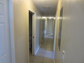 1223 Cleveland St, Unit 2 in Tallahassee, FL - Foto de edificio - Building Photo