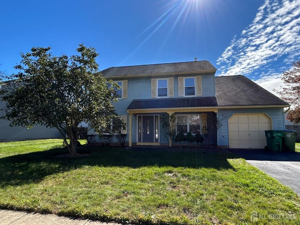 34 Stonewall Dr in Edison, NJ - Building Photo