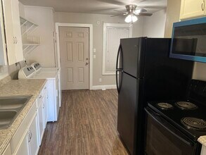 1318 W Blum St in Alvin, TX - Building Photo - Building Photo