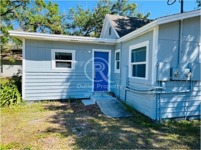 property at 918 E 10th St