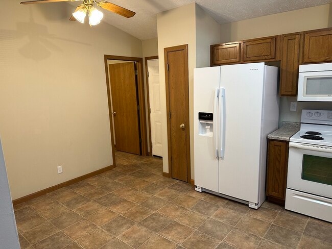 1128 Sourgum Lane in Lafayette, IN - Foto de edificio - Building Photo