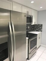 9576 SW 1st Ct in Coral Springs, FL - Building Photo