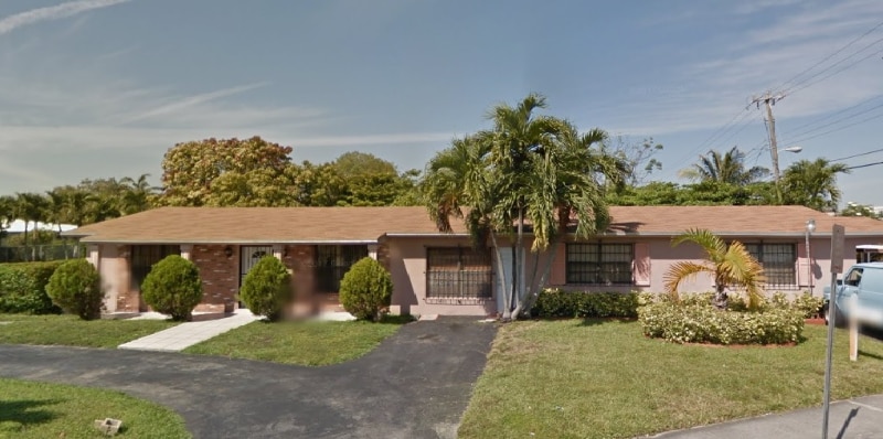 8126 W 15th Ave in Hialeah, FL - Foto de edificio