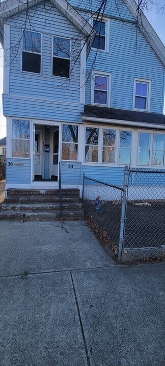 34 White St-Unit -1 in Springfield, MA - Building Photo