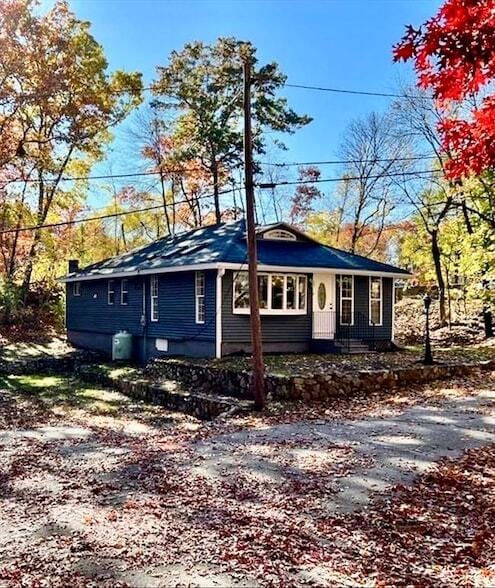 property at 6 Chamberlain Rd