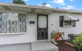 722 Auburn Rd in Fairless Hills, PA - Building Photo - Building Photo