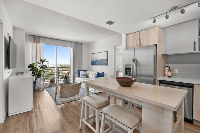 OLD TOWN SQUARE in Pompano Beach, FL - Foto de edificio - Interior Photo