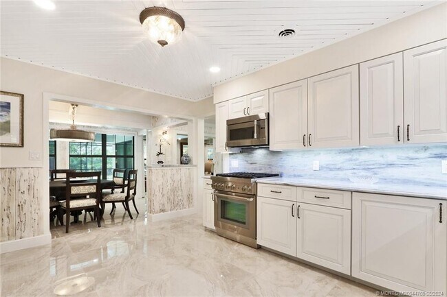 21 Emarita Way in Stuart, FL - Foto de edificio - Building Photo