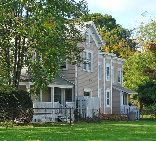 292 S Ocean Ave in Patchogue, NY - Foto de edificio - Building Photo