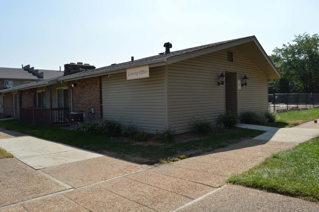 Manchester Court Apartments Oak Forest, IL Apartments