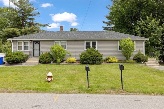 42 Neillian St in Bedford, MA - Building Photo - Building Photo