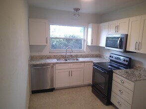 3076 Grand View Ave in Clearwater, FL - Building Photo - Building Photo