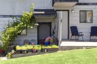 Townhouse Villas in Hermiston, OR - Building Photo - Building Photo