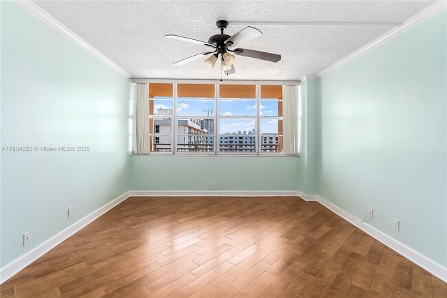 2025 NE 164th St in North Miami Beach, FL - Building Photo - Building Photo