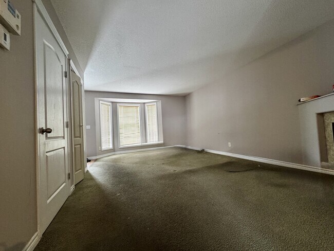 16 Pinnacle Ave in Grande Prairie, AB - Building Photo - Building Photo