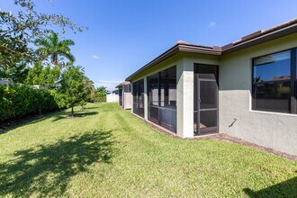 8161 Hanoverian Dr in Greenacres, FL - Building Photo - Building Photo