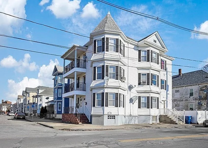 2 Stapleton St, Unit 1 in New Bedford, MA - Foto de edificio