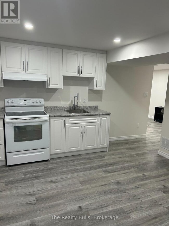 62 Courtleigh Square in Brampton, ON - Building Photo - Building Photo