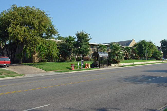 Upper E - Coral Gates (OLD) in Dallas, TX - Building Photo - Building Photo