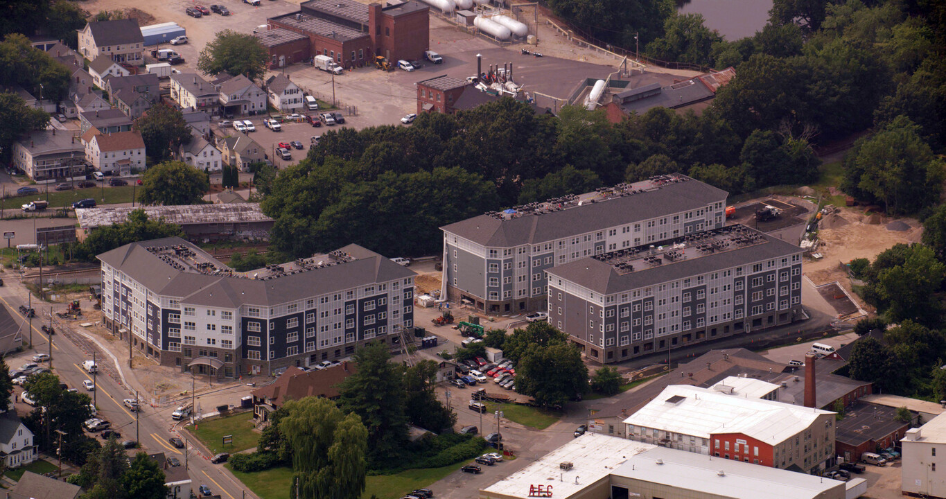 Taylor Pointe in Nashua, NH - Building Photo