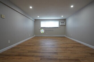 394 Langley Rd in Newton, MA - Foto de edificio - Building Photo