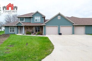 180 E River Dr in De Pere, WI - Building Photo
