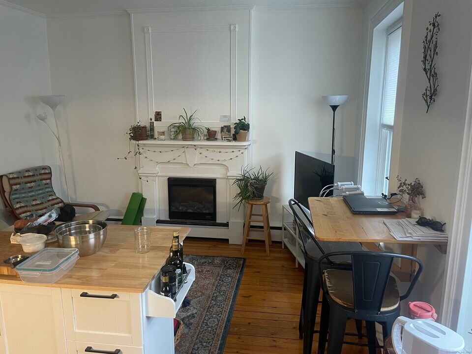 977 State St in New Haven, CT - Building Photo
