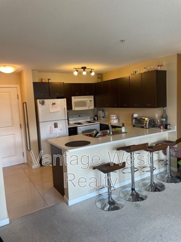 539 Yates Rd in Kelowna, BC - Building Photo - Building Photo