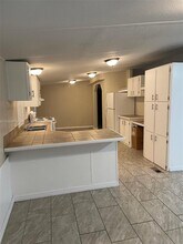 8638 Gibson Oaks Dr in Lakeland, FL - Building Photo - Building Photo