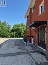106 Chandler Dr in Kitchener, ON - Building Photo - Building Photo
