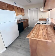 301-329 James St in Panama City, FL - Foto de edificio - Building Photo