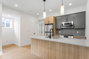 9801-9153 153 St NW in Edmonton, AB - Building Photo