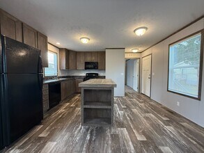 11987 Springbrook Ct in Romeo, MI - Foto de edificio - Building Photo