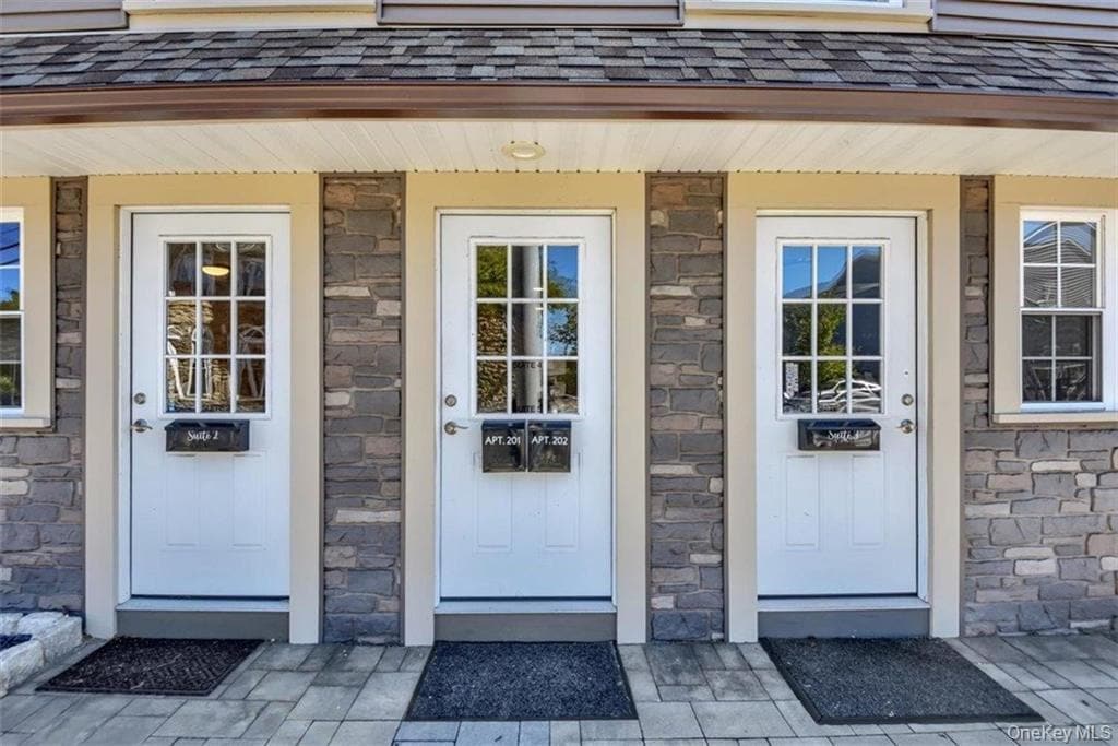 1 E Main St in Washingtonville, NY - Building Photo