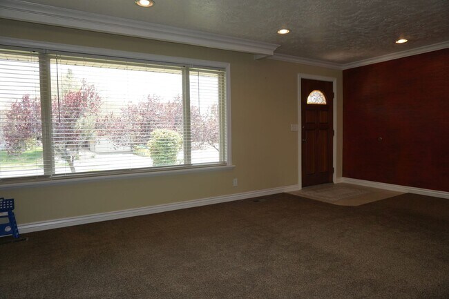 1451 Knollwood Dr in Sandy, UT - Building Photo - Building Photo