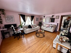 3389 S Whitnall Ave-Unit -3391 in Milwaukee, WI - Building Photo - Building Photo