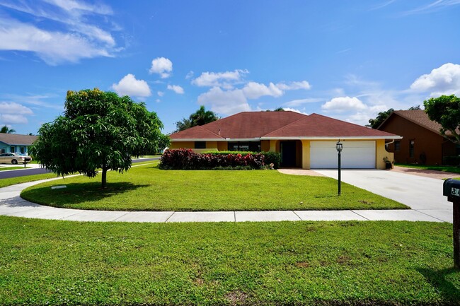 8425 Morning Star Rd in Wellington, FL - Foto de edificio - Building Photo