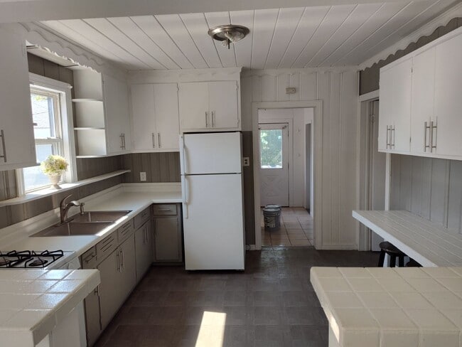 property at 10850 Parkside Ave