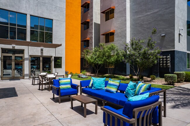 Metro 101 in Tempe, AZ - Building Photo - Building Photo